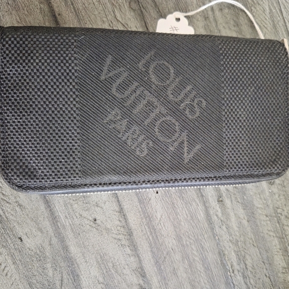 Louis Vuitton Black Wallet - Picture 1 of 8